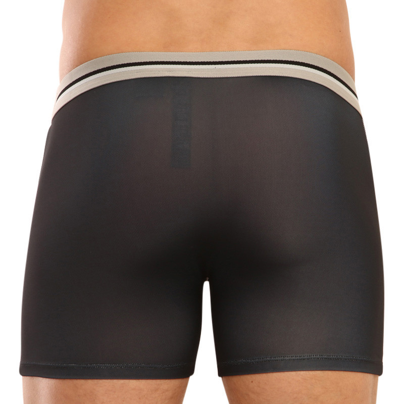 3PACK Herren Klassische Boxershorts 69SLAM fit mix (3/1/69SL) M.
Die 69SLAM Fit klassischen Herren Boxershorts haben einen längeren Beinschnitt.