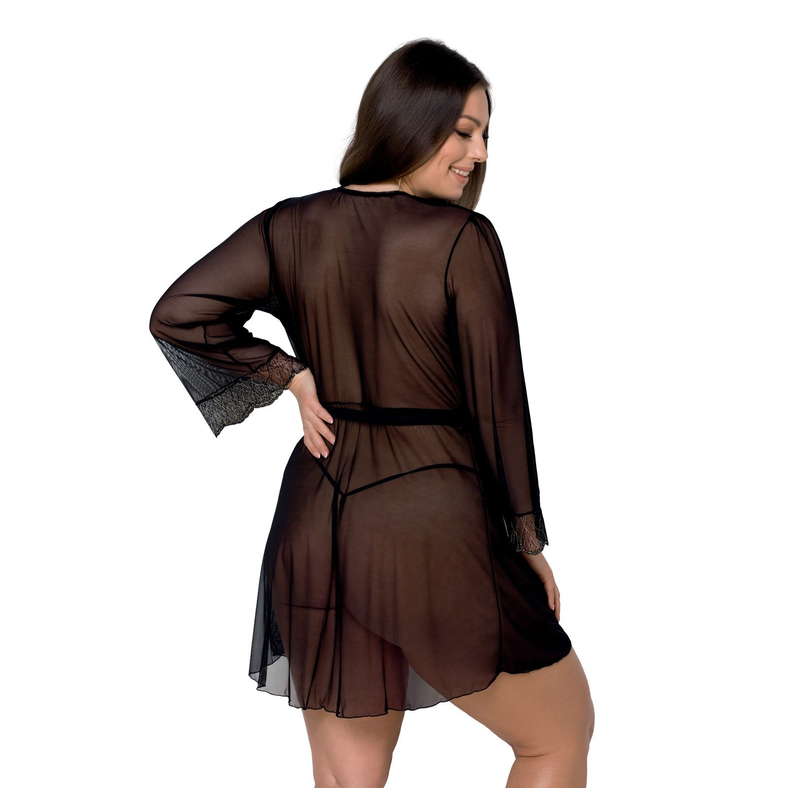 Damen Bademantel Passion schwarz (Amberly peignoir) L/XL.
Ein verführerischer Morgenmantel unterstreicht Ihr Selbstvertrauen
Die leichte Robe kombiniert durchsichtiges Material und sexy Spitze am Ausschnitt, was sie perfekt zur Geltung bringt.
Sexy Dessous Passion
Die Dessous-Marke Passion hat sich auf verführerische Stücke für Frauen spezialisiert, die nicht nur ihnen selbst, sondern auch ihrem Gegenüber gefallen werden.